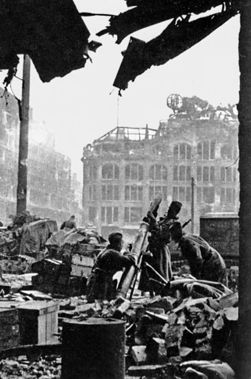 1945. Последний круг ада. Флаг над Рейхстагом