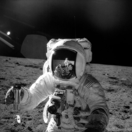 Как NASA показало Америке Луну