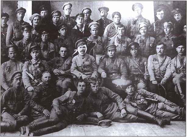 Жизнь военной элиты. За фасадом благополучия. 1918—1953 гг