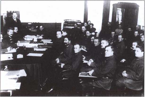 Жизнь военной элиты. За фасадом благополучия. 1918—1953 гг