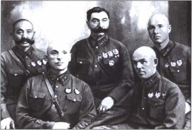 Жизнь военной элиты. За фасадом благополучия. 1918—1953 гг